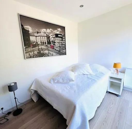 Studio, Piscine, Parking Апартаменти *